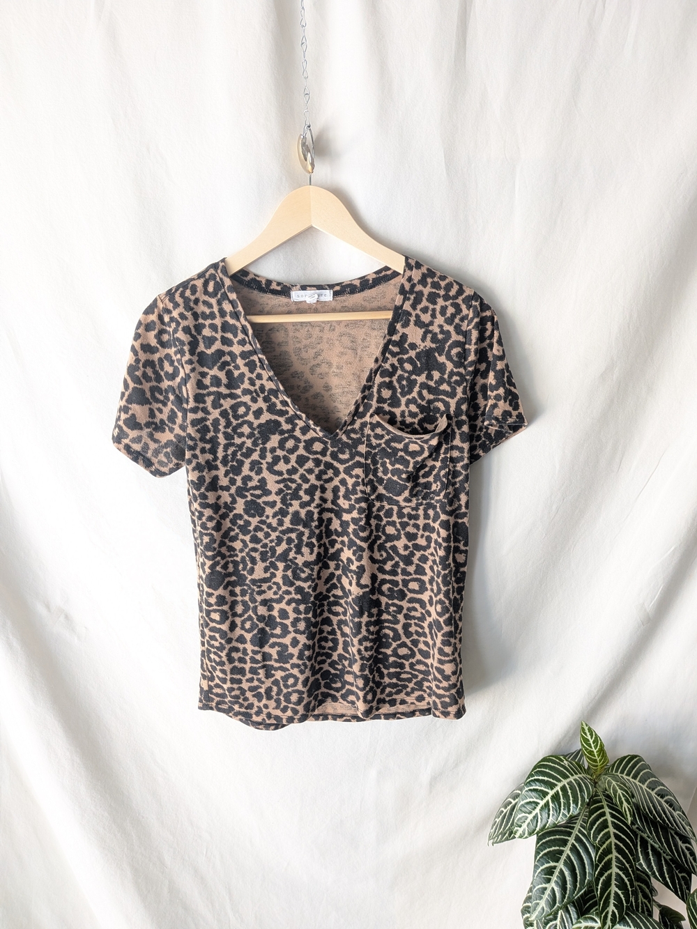 Socialite Leopard Print V-Neck Pocket Tee - Tan & Black